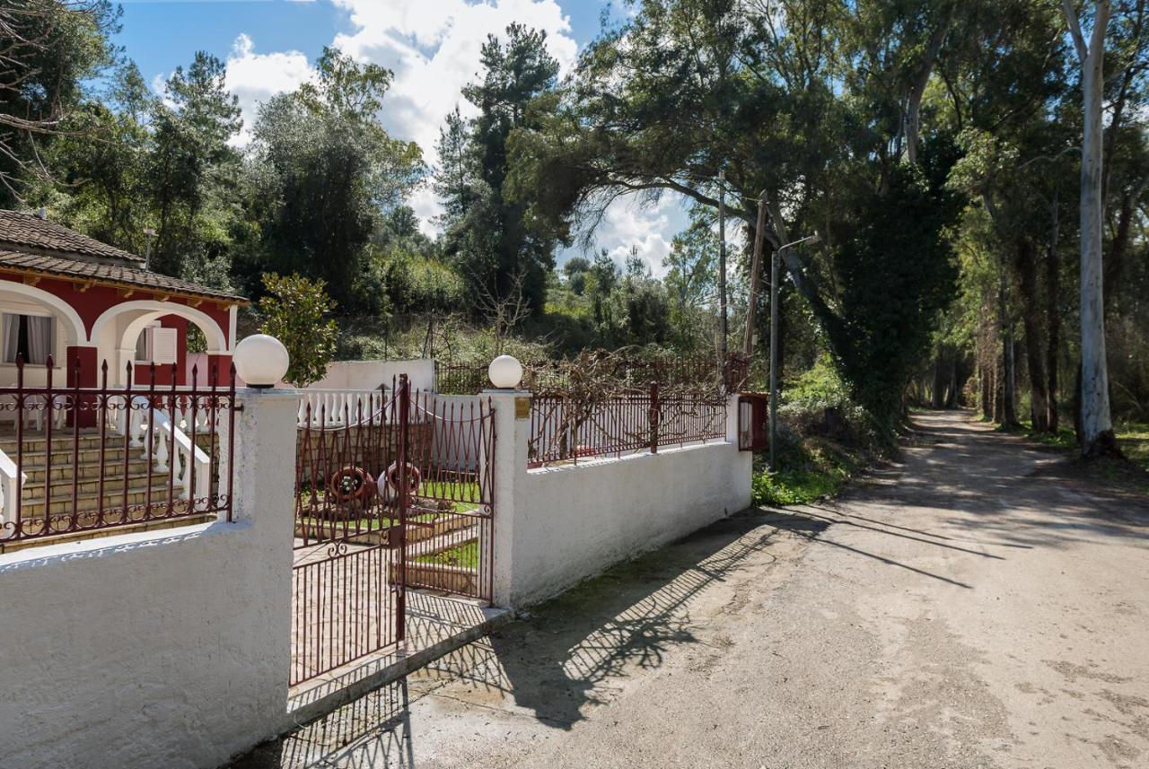 Merlyn Rooms Into The Nature, 100M From The Beach Дафнила Экстерьер фото