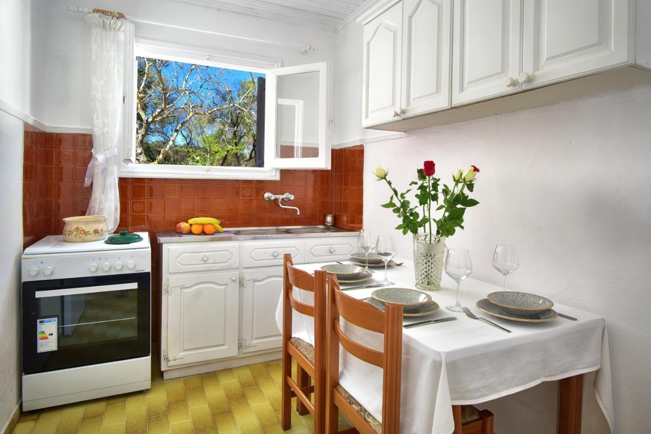 Merlyn Rooms Into The Nature, 100M From The Beach Дафнила Экстерьер фото